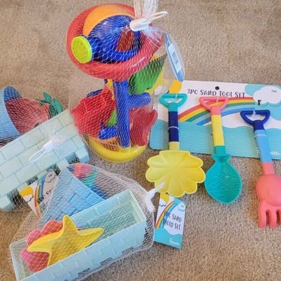 Sand toys - Picture 1 of 10